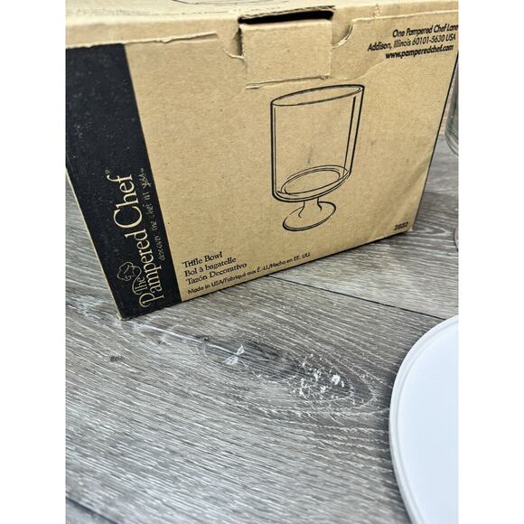 Pampered Chef Trifle Bowl #2832 Glass Bowl & Stand With Plastic Lid with box - Picture 3 of 13